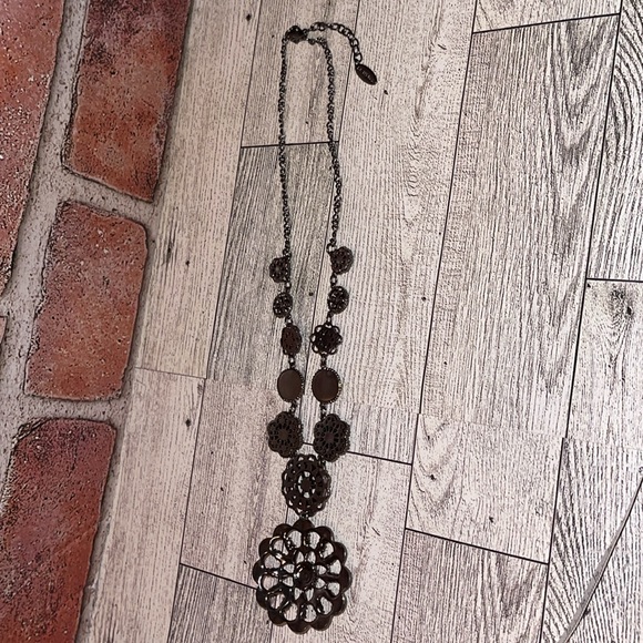 ST Thomas gun metal Rhinestone Necklace. - Picture 7 of 13